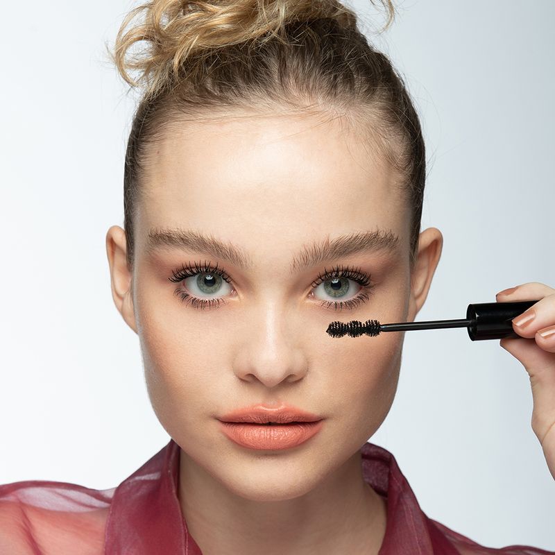 228926_mascara-de-pestanas-cher-xxl-big__imagen-5