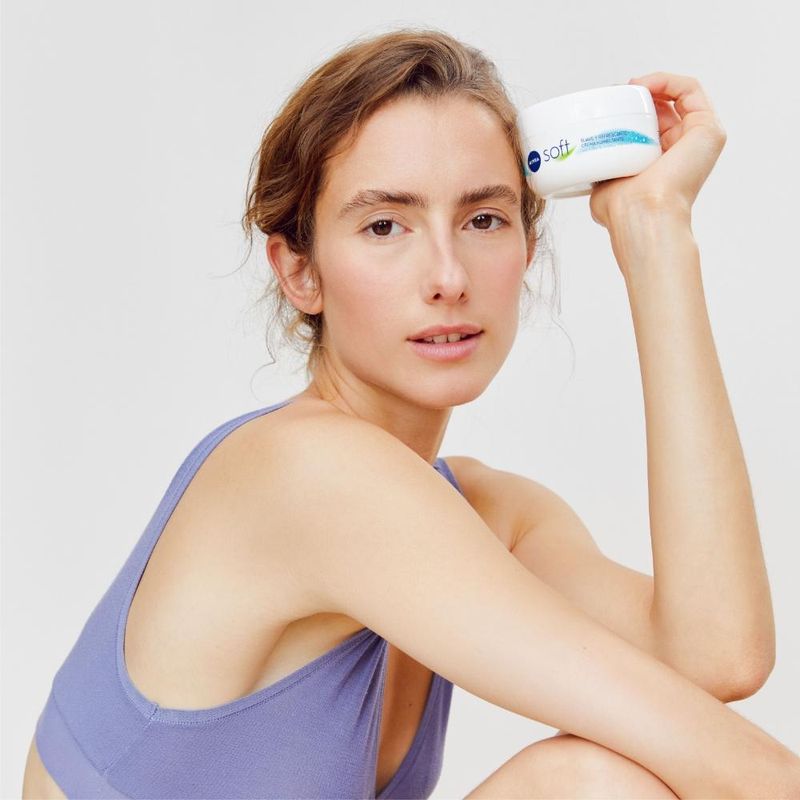 9570_crema-hidratante-intensiva-nivea-soft-para-todo-tipo-de-piel-x-200-ml__imagen-7