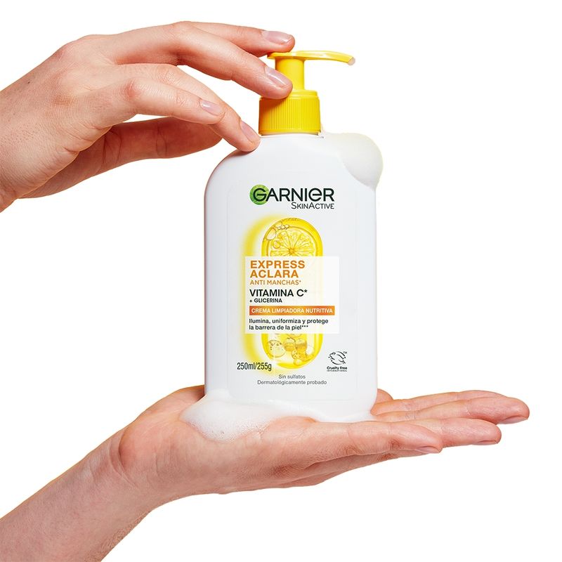 245895_gel-de-limpieza-facial-garnier-hidratante-vitamina-c-x-250-ml_Imagen-3.jpg