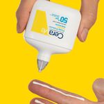protector-solar-facial-cerave-fluido-invisible-hidratante-spf-50-x-50-ml